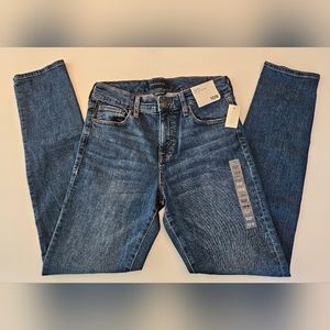 Aero mid rise skinny jeans |  size 10 | medium wash | 30in inseam | NWT